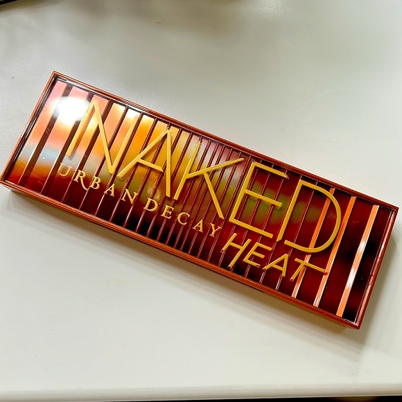 Urban Decay Naked Heat Eyeshadow plate
